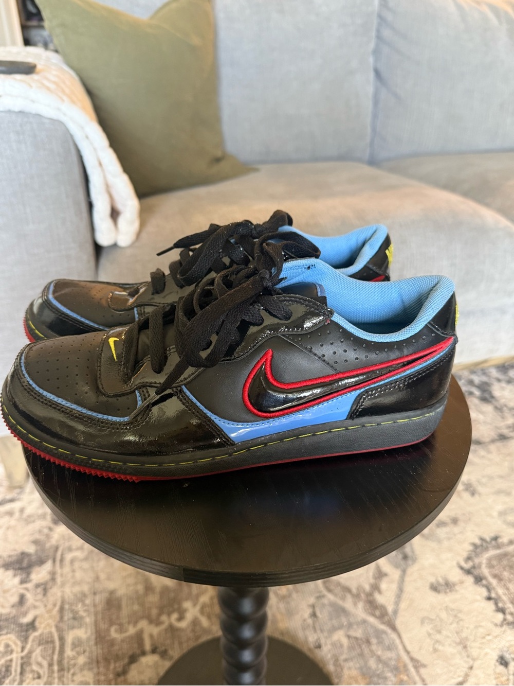 Nike Black Sneakers with Blue Liner and Red Swoosh — 7Y EU 40